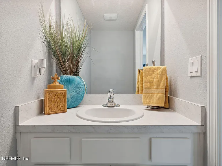 936 Capitol Pkwy — Photo 13