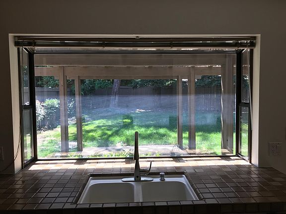 Bay Window with view to the backyard