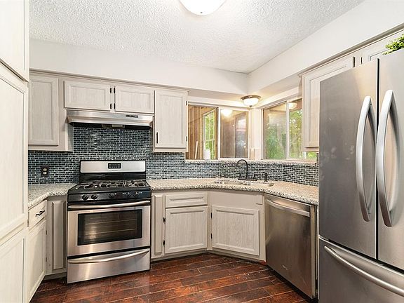 4th image of 205 Sunset Heights Ave