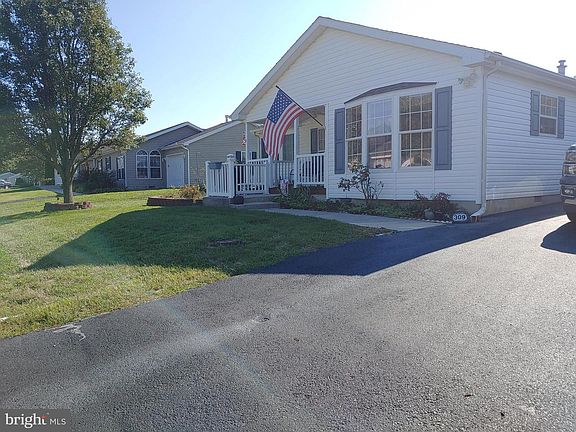 4th image of 309 Persimmon Cir W #309