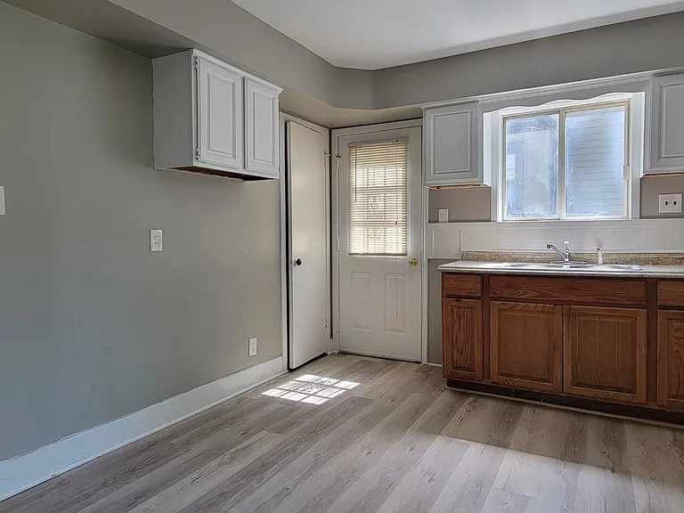 20462 Kingsville St — Photo 3