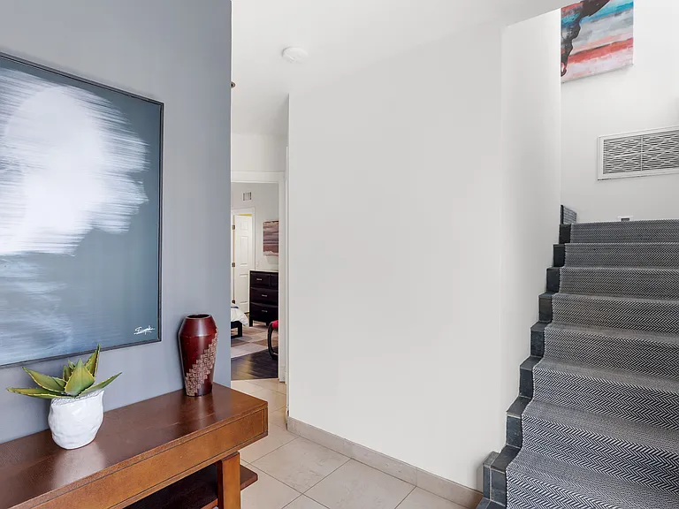 217 Seaview St — Photo 17