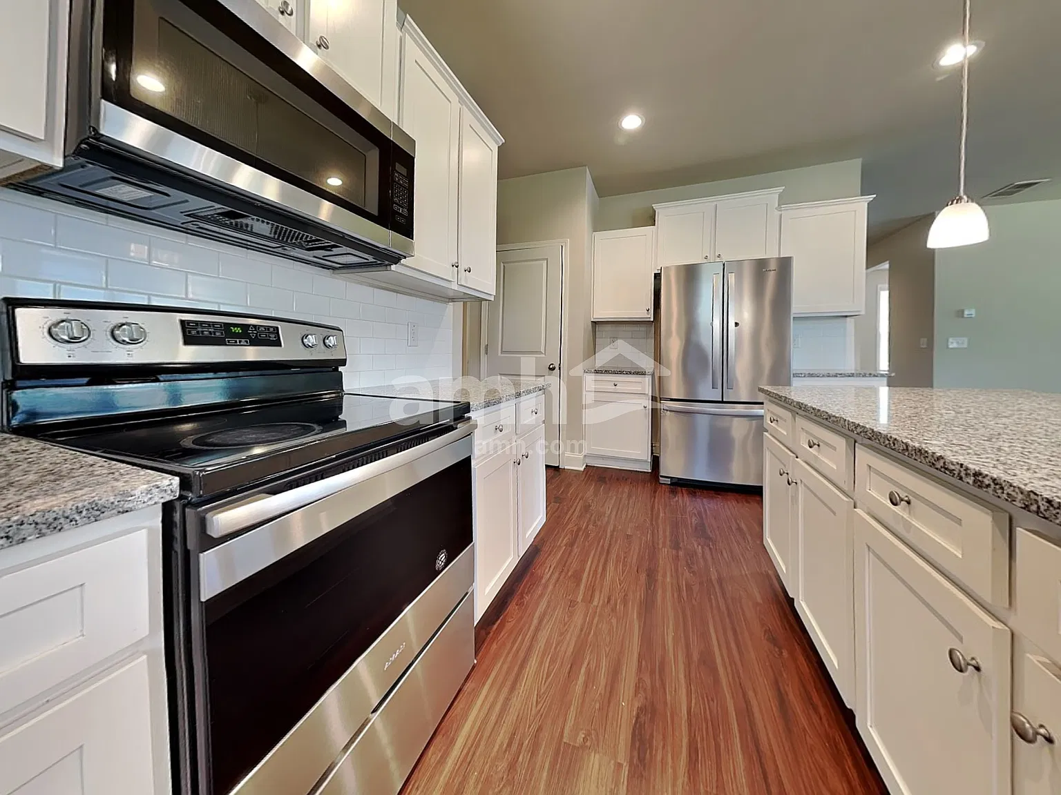 4 bed, 3.0 bath, 2572 sqft, $2,610 — Photo 3