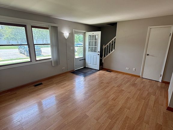 5th image of 1932 Farnham Ct