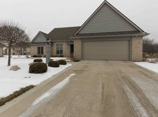 7916 Sky Breeze Ct, Fort Wayne, IN 46804