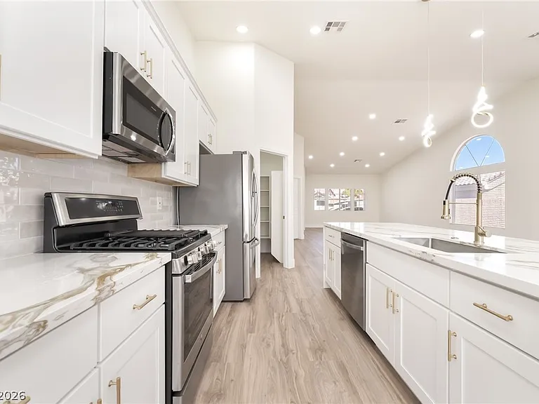 9205 Desert Village Ave — Photo 13