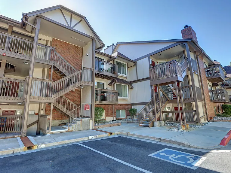 Dover Commons Apartments — Photo 6