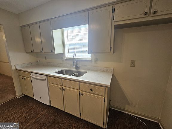 5th image of 144 Braelinn Ct