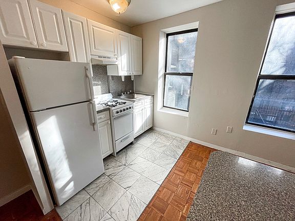 3rd image of 546 W 50th St