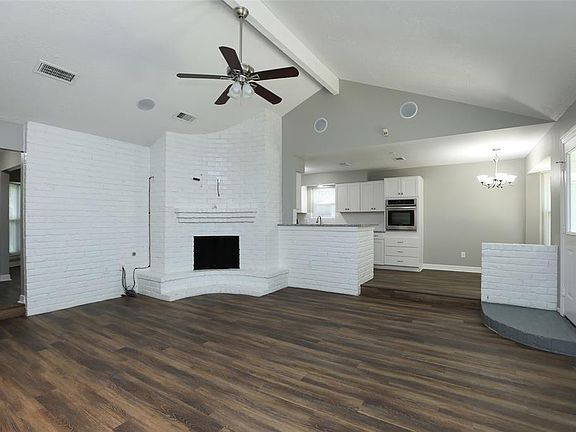 4th image of 15611 Thornbrook Dr