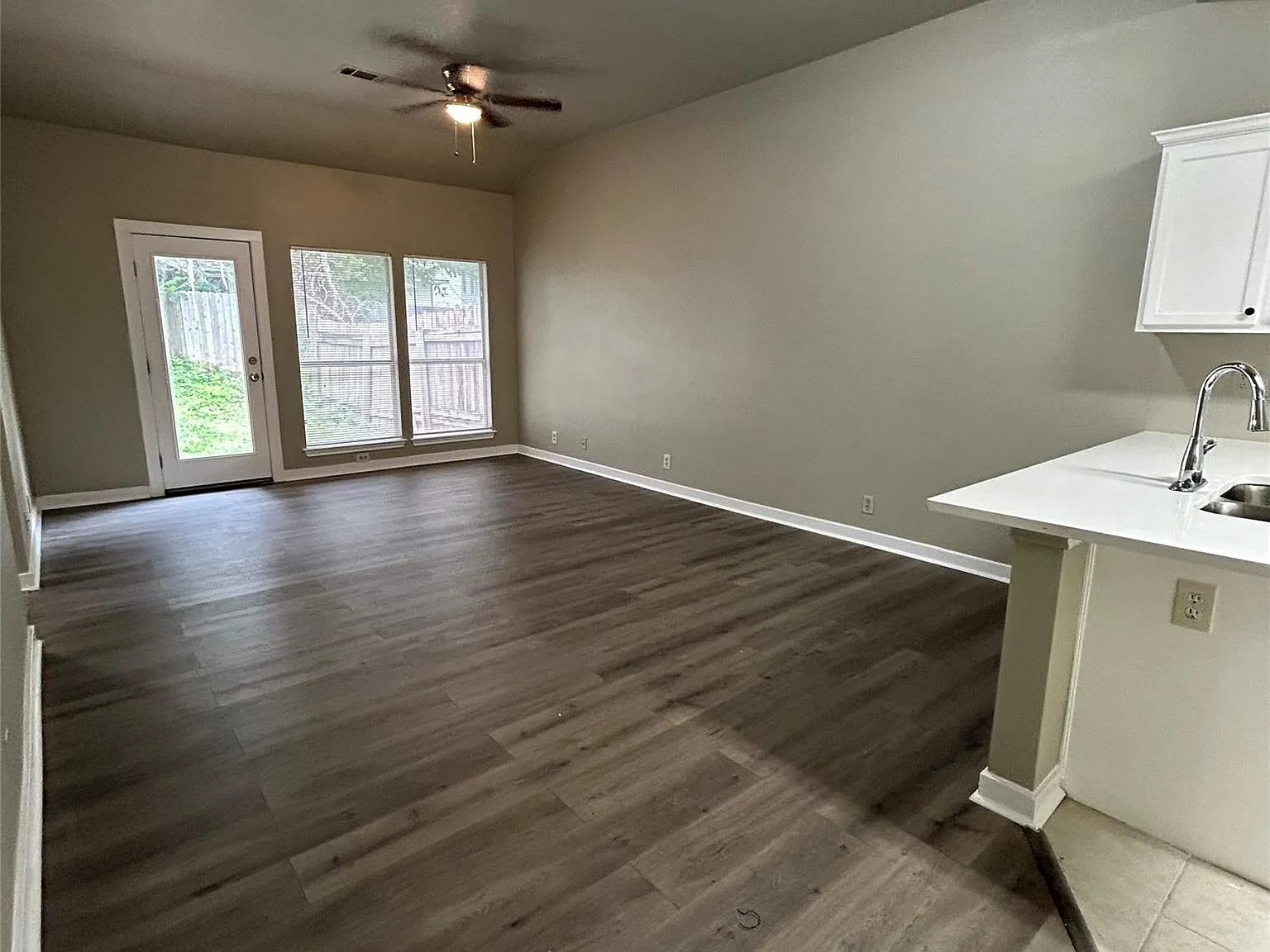3 bed, 2.0 bath, 1092 sqft, $1,795 — Photo 3