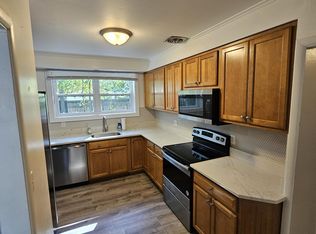 4011 Buckingham Dr, Rockford, IL 61107