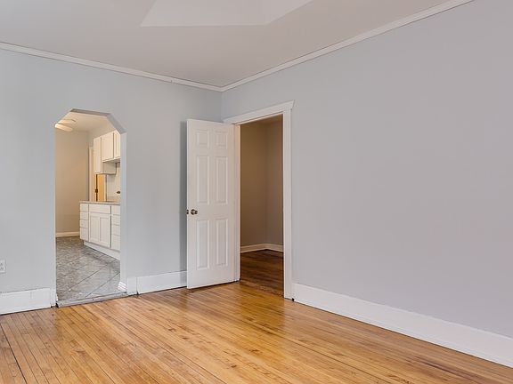 4th image of 1739 N Rockwell St #2
