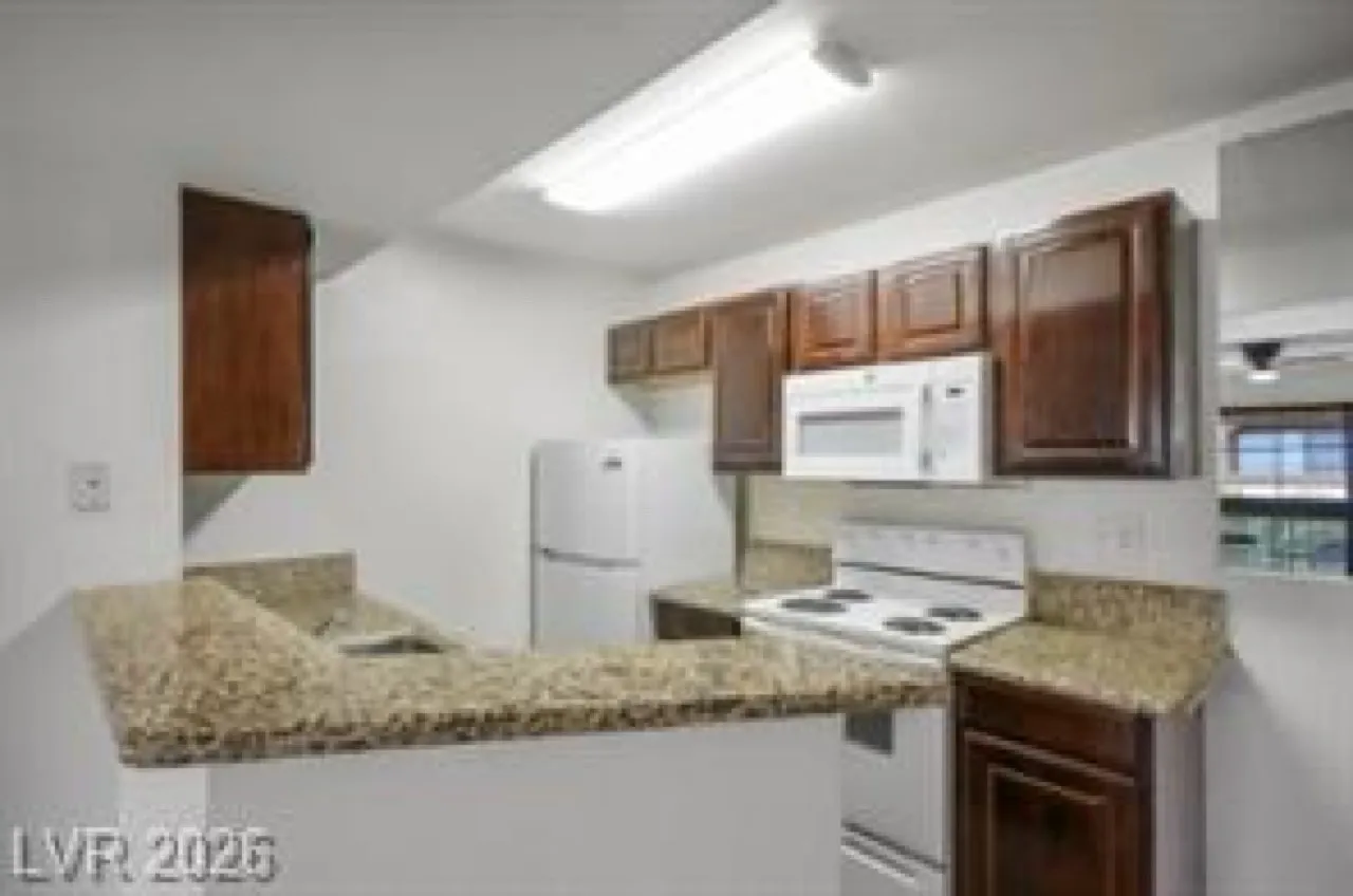 2 bed, 920 sqft, $1,225 — Photo 1