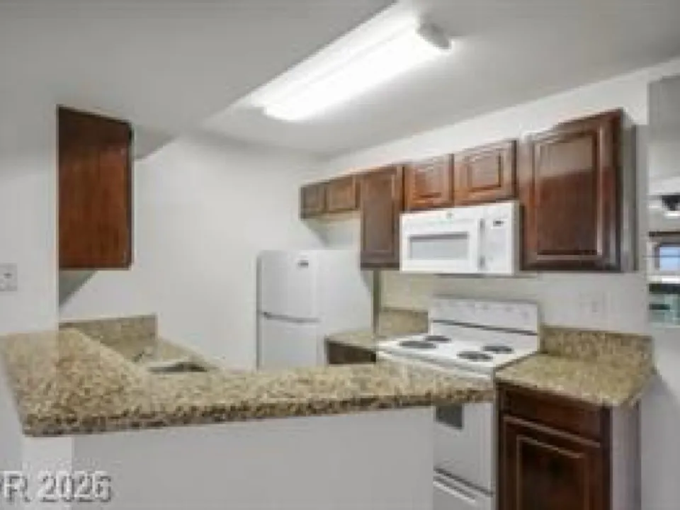 5170 S Jones Blvd #206