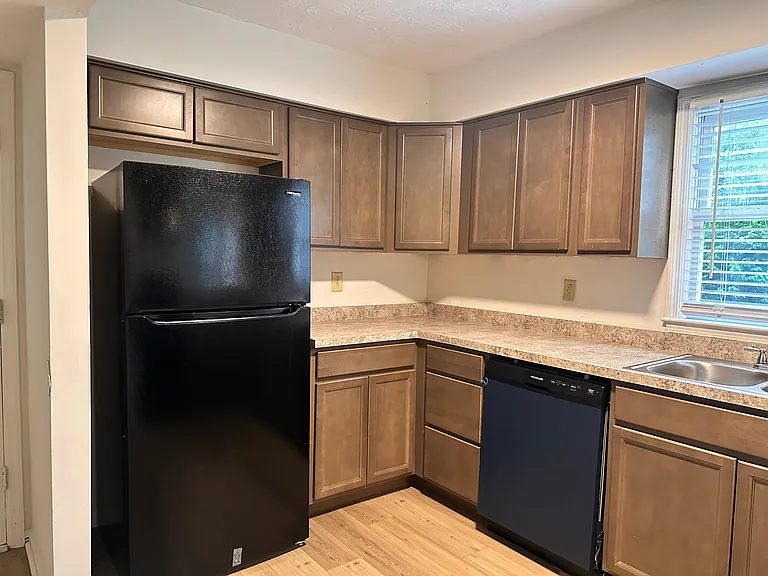 432 Lakebow Ct — Photo 3