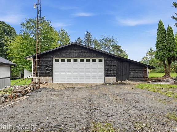3rd image of 5820 Mack Rd