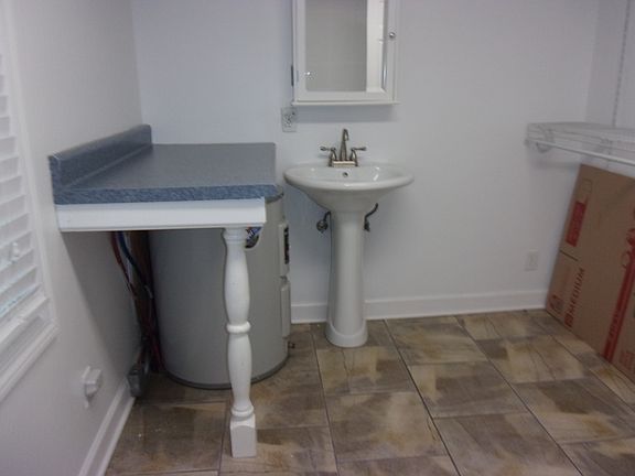 5th image of 733 Meadowlane Dr