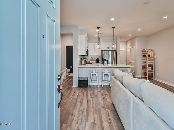 5th image of 306 Farmhouse Dr #2