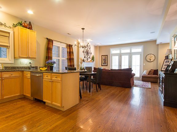 5th image of 840 W Diversey Pkwy APT 2E