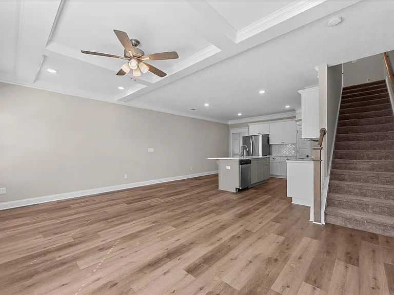 1071 Linsmore Ave — Photo 12