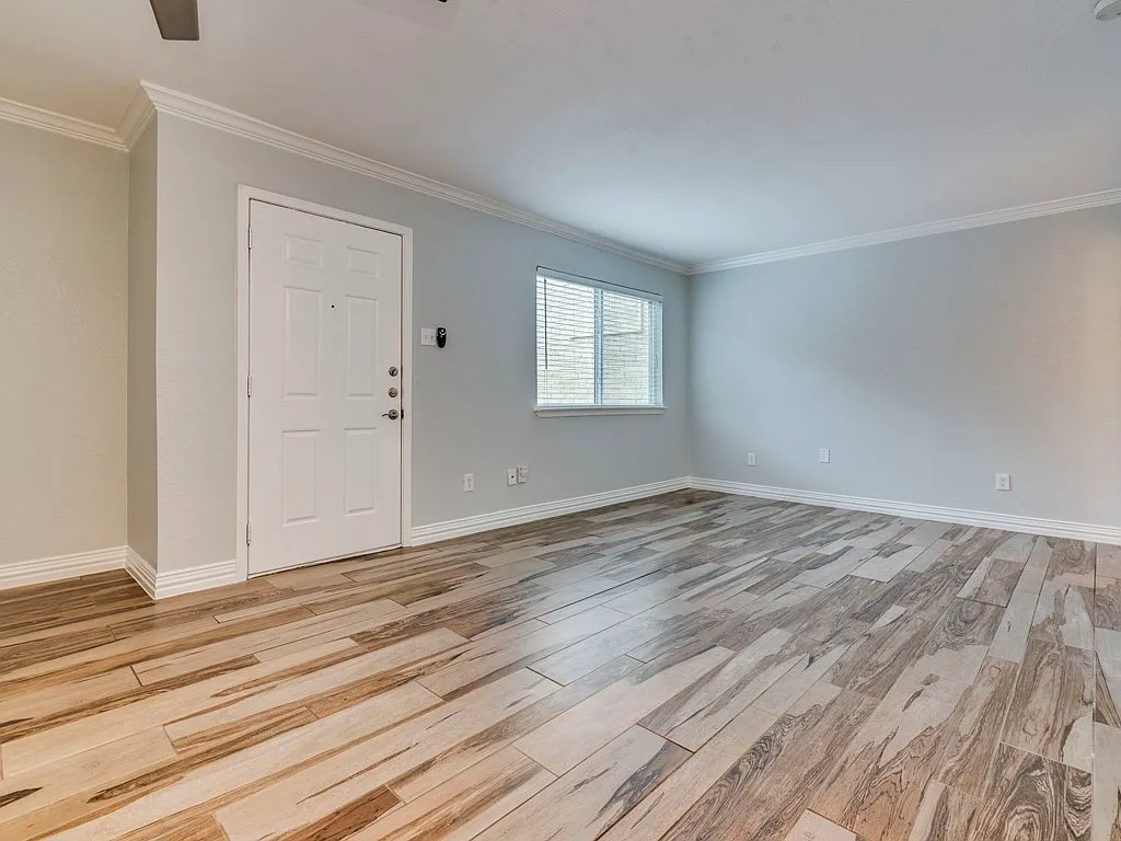 2124 Burton Dr Apt 150 — Photo 4