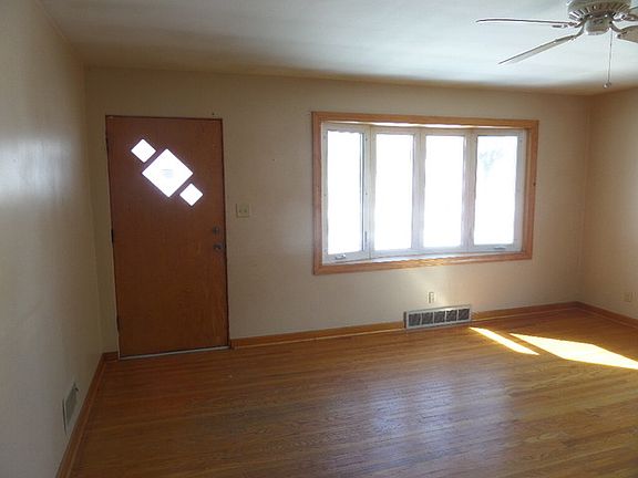 2nd image of 203 S Park Dr