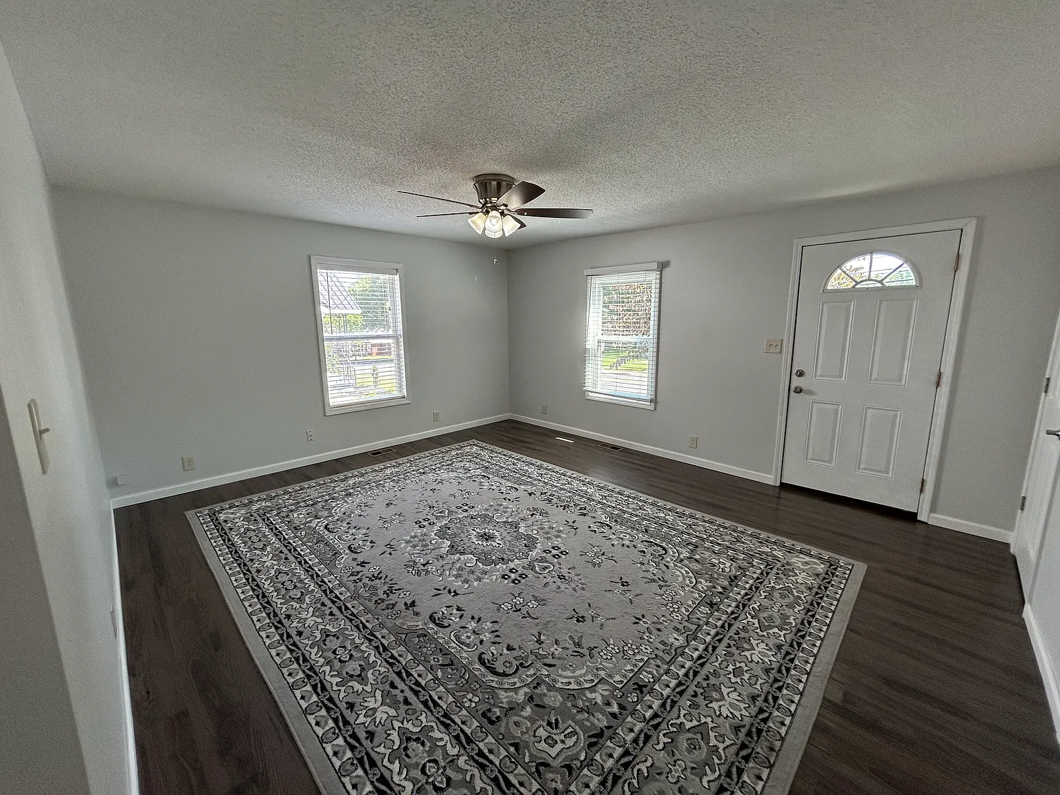 3 bed, 1134 sqft, $1,695 — Photo 2