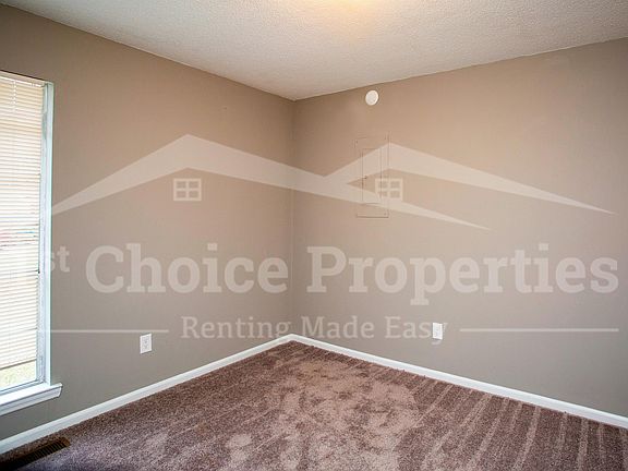 3rd image of 1110 Croyden Cir