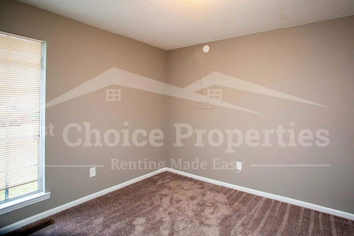 Building Photo - 1110 Croyden Cir