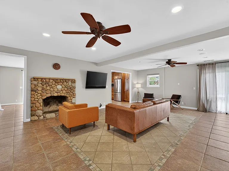 420 Colusa Pl — Photo 6