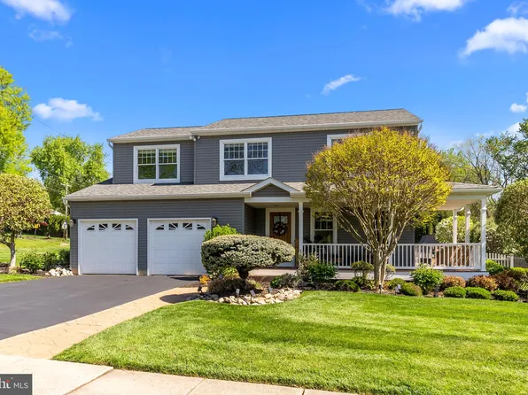 950 Paige Ct, Langhorne, PA 19053