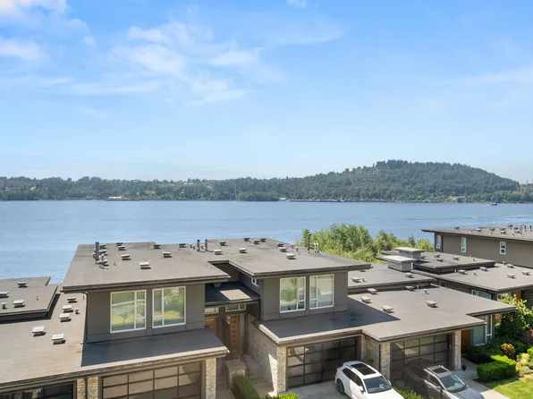 3911 Cates Landing Way #305, North Vancouver, BC V7G 0A6