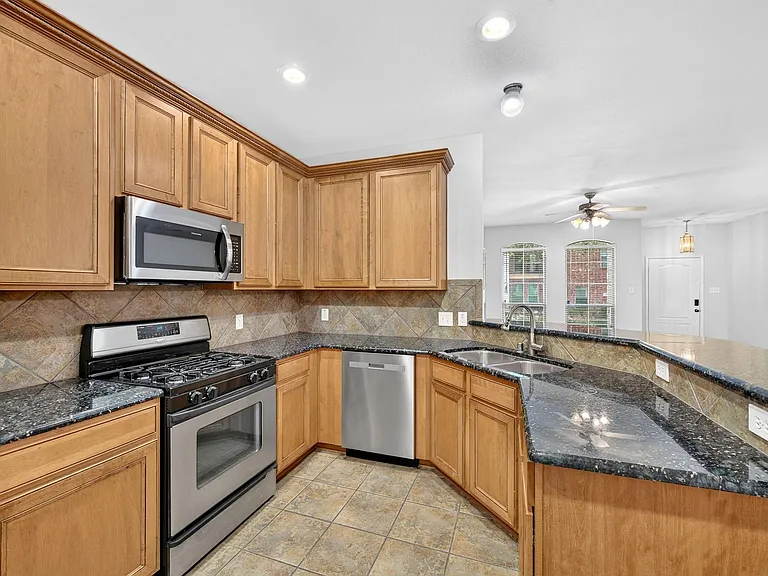 6837 Livorno Ln — Photo 14