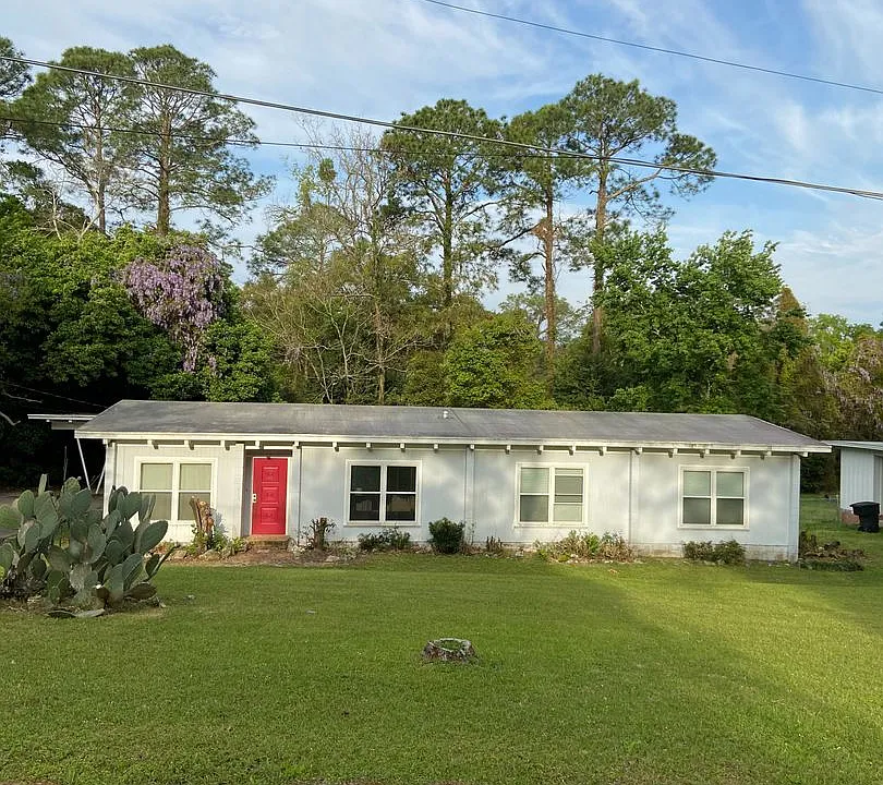 208 Westminster Dr