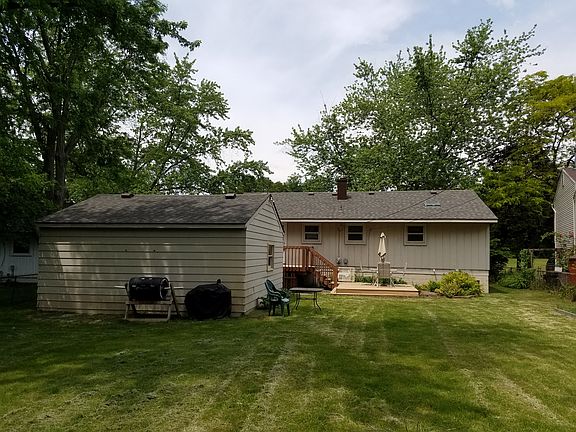 2nd image of 833 Manzano Dr
