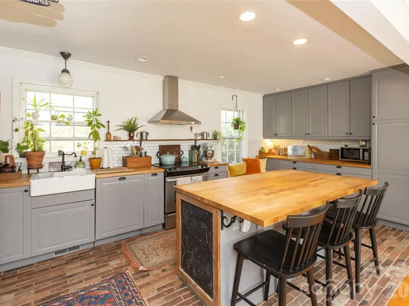 6701 Rugby Ln, Charlotte, NC 28226