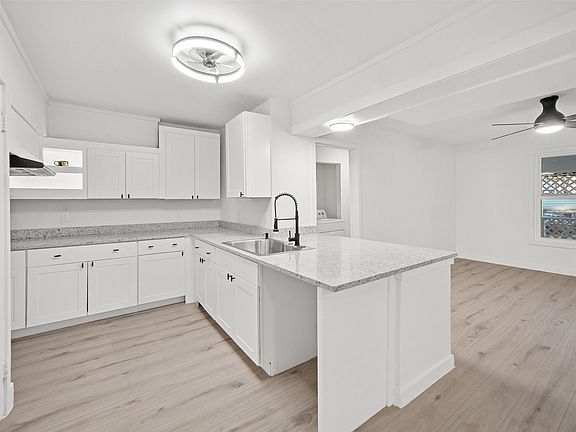 5th image of 707 Chicago Blvd