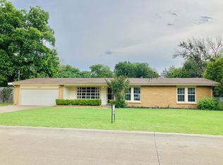1111 Wade Hampton St, Benbrook, TX 76126