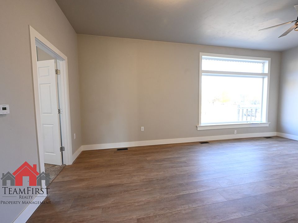 1st image of 205 N Maple St #102