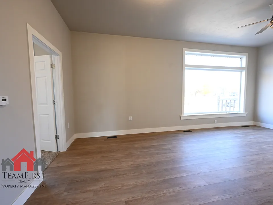 205 N Maple St #102