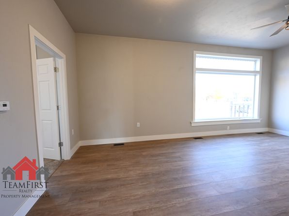 205 N Maple St #102