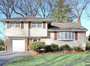 564 Prospect Ave, Dumont, NJ 07628