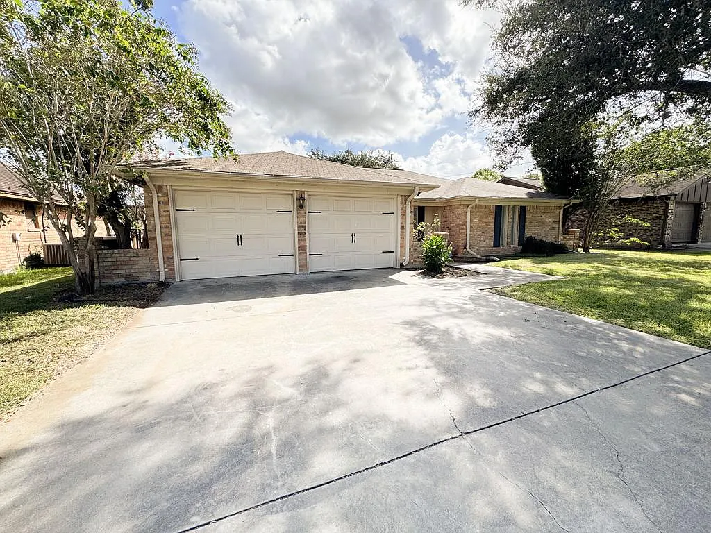 1004 Westwood St — Photo 3