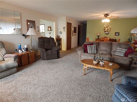 5th image of 336 N Grape Dr