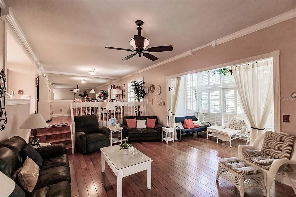2 bed, 2.0 bath, 1180 sqft, $8,800 — Photo 2