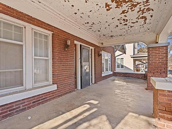 4th image of 419 S 4th St