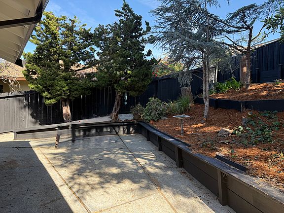3rd image of 1149 Millbrae Ave