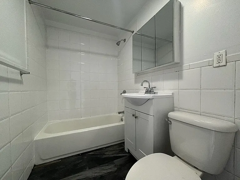 248 McKibbin St #4L — Photo 4