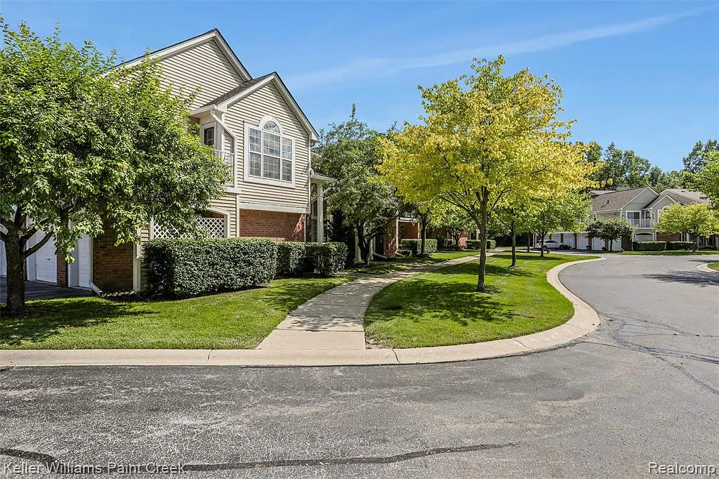 2 bed, 1.0 bath, 1066 sqft, $1,700 — Photo 3